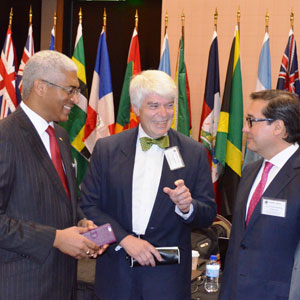 Hon. Garvin Nicholas, Fiscal General Trinidad y Tobago y Vicepresidente del GAFIC, Sr. Roger Wilkins, Orden de Australia (AO) y Presidente del GAFI, y Hon. Luis Martínez, Fiscal General de El Salvador y Presidente del GAFIC